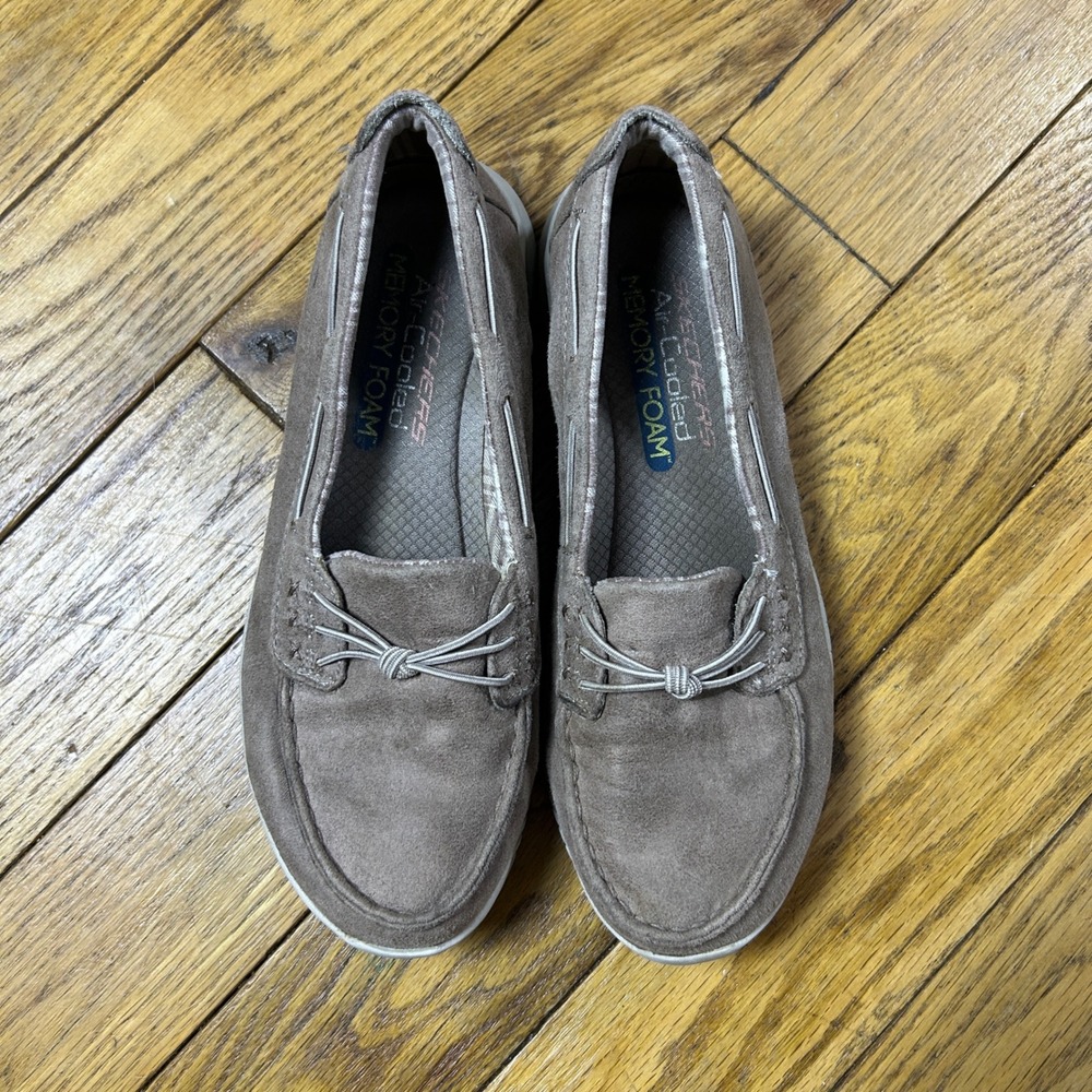 Skechers Womens Taupe Air-Cooled Memory Foam Slip On Loafers Size 7.5